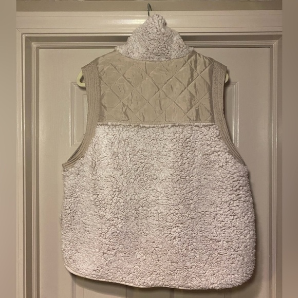 NWT Blank NYC (REVOLVE) Women’s Quilted Sherpa Teddy Vest Cozy Soft Fall Winter - Picture 6 of 7